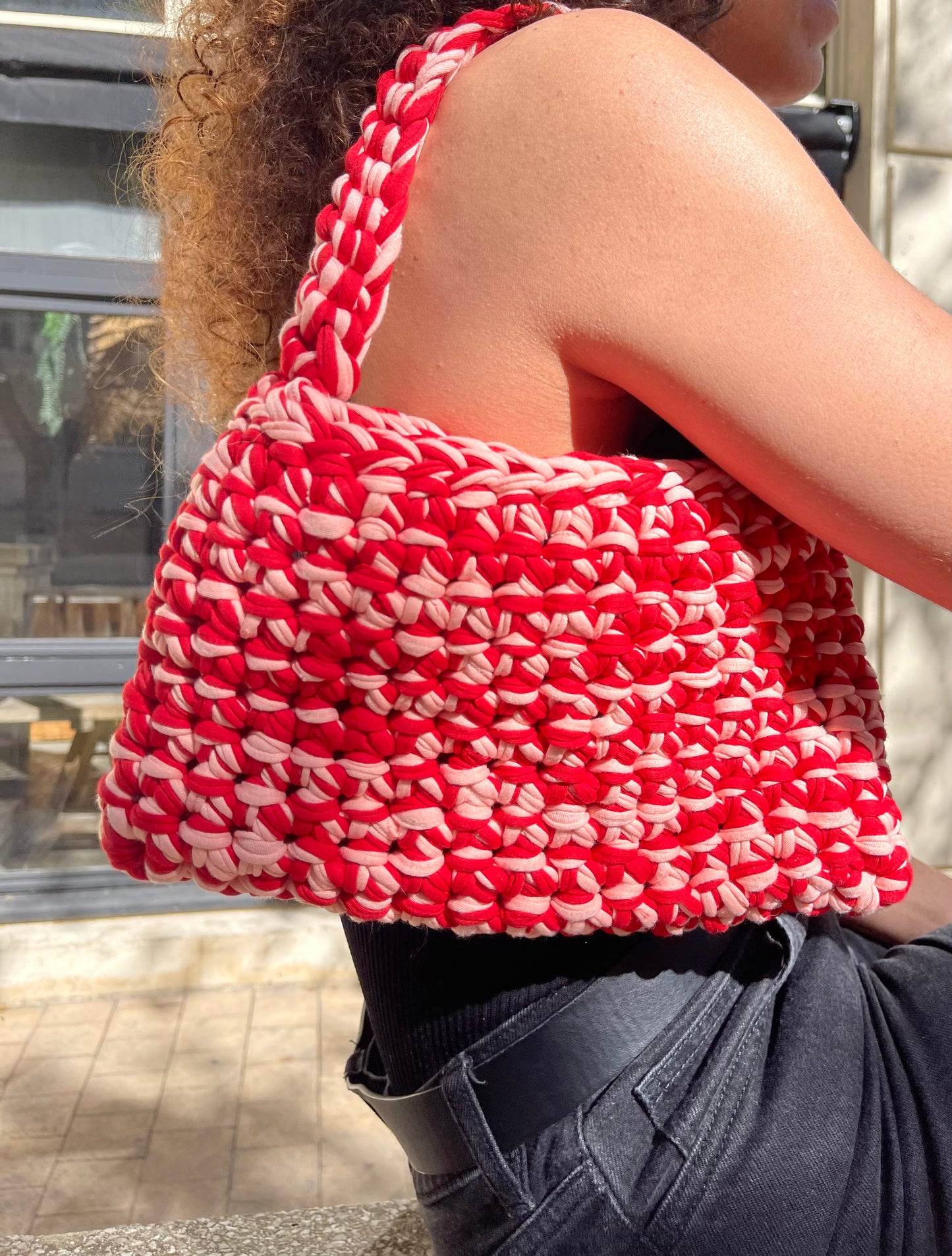 Sac à main en crochet rouge et rose