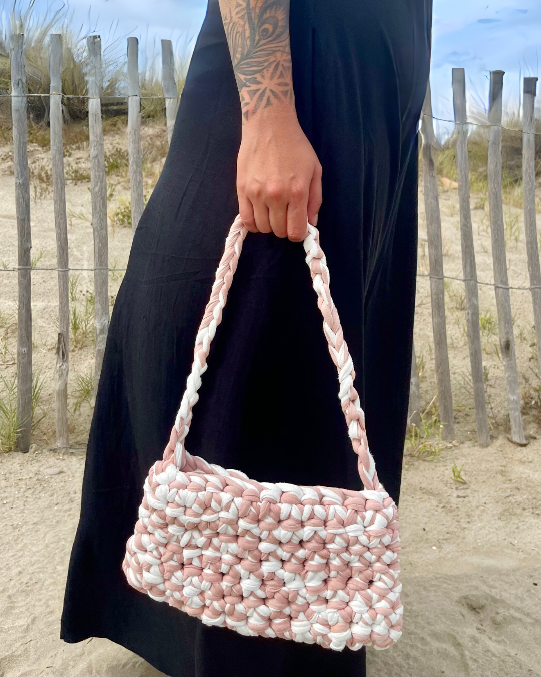 Sac à main en crochet t-shirt yarn rose et blanc - Padlockfr