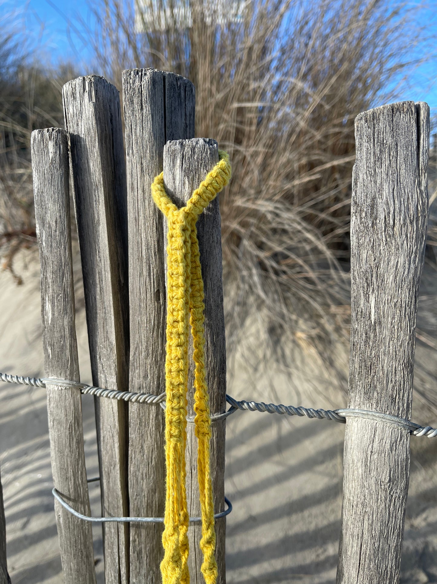 Suspension pour plantes en macramé jaune - Padlockfr