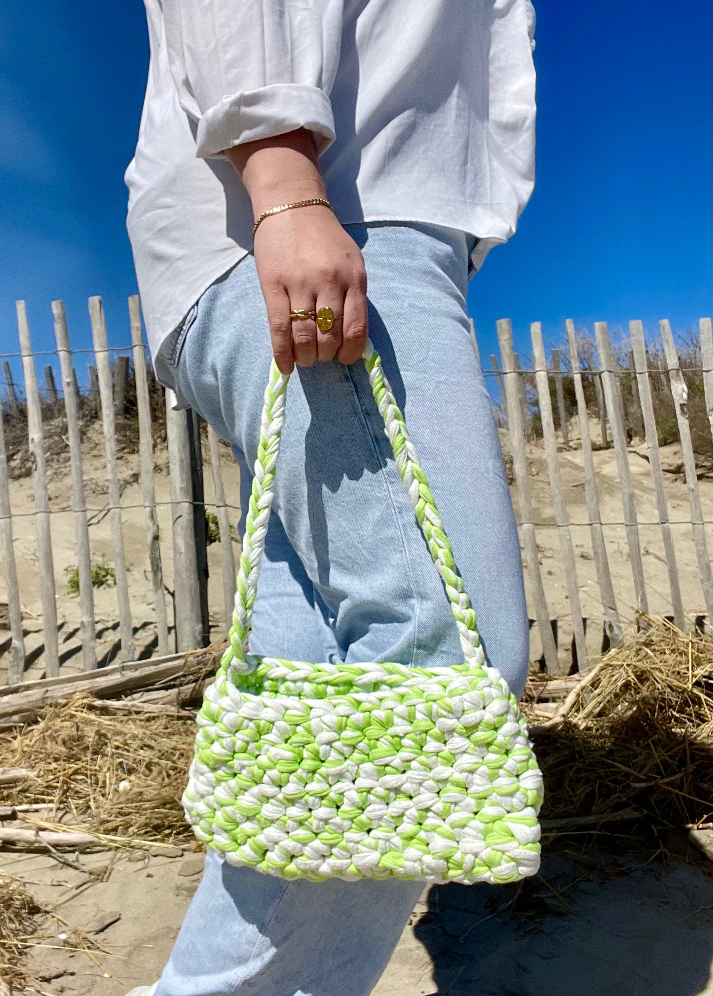 Sac à main en crochet t-shirt yarn vert et blanc - Padlockfr