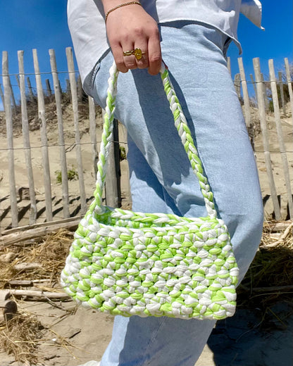 Sac à main en crochet t-shirt yarn vert et blanc - Padlockfr