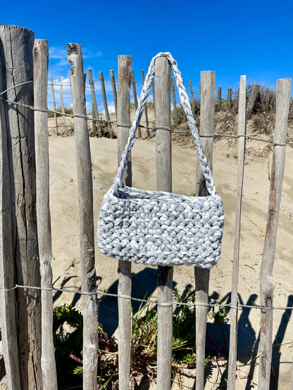 Sac à main en crochet t-shirt yarn gris et blanc - Padlockfr