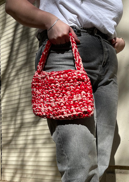 Sac à main en crochet rouge et rose