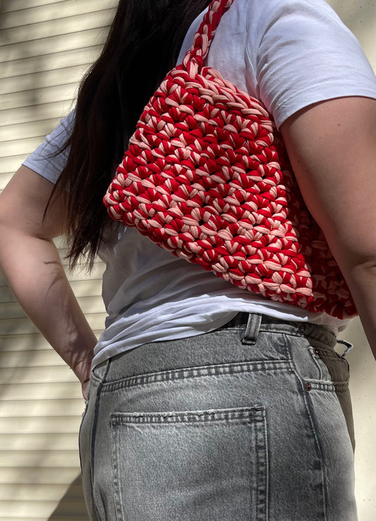 Sac à main en crochet rouge et rose
