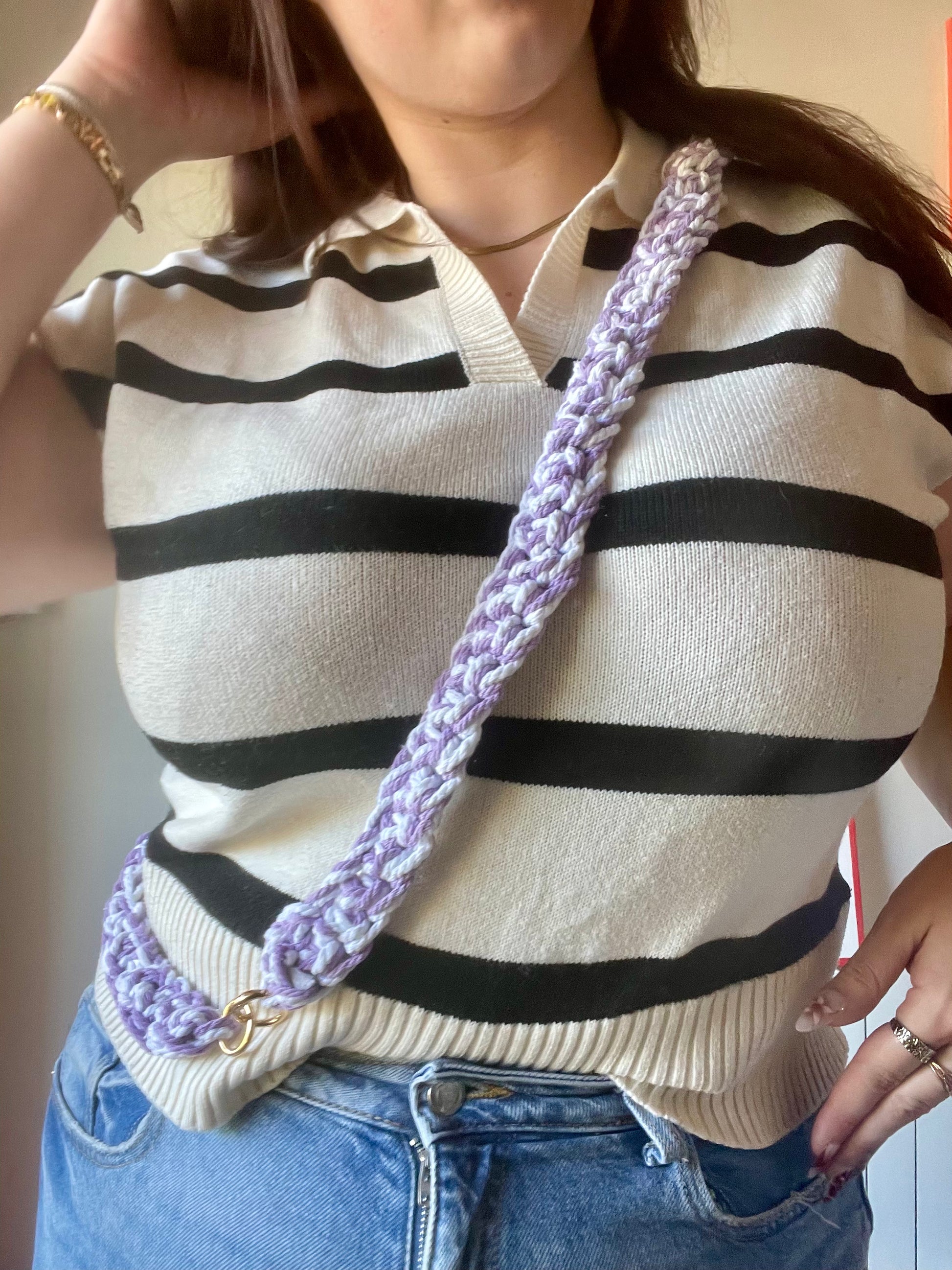 bandoulière téléphone crochet violette et blanche macramé - accessoire téléphone