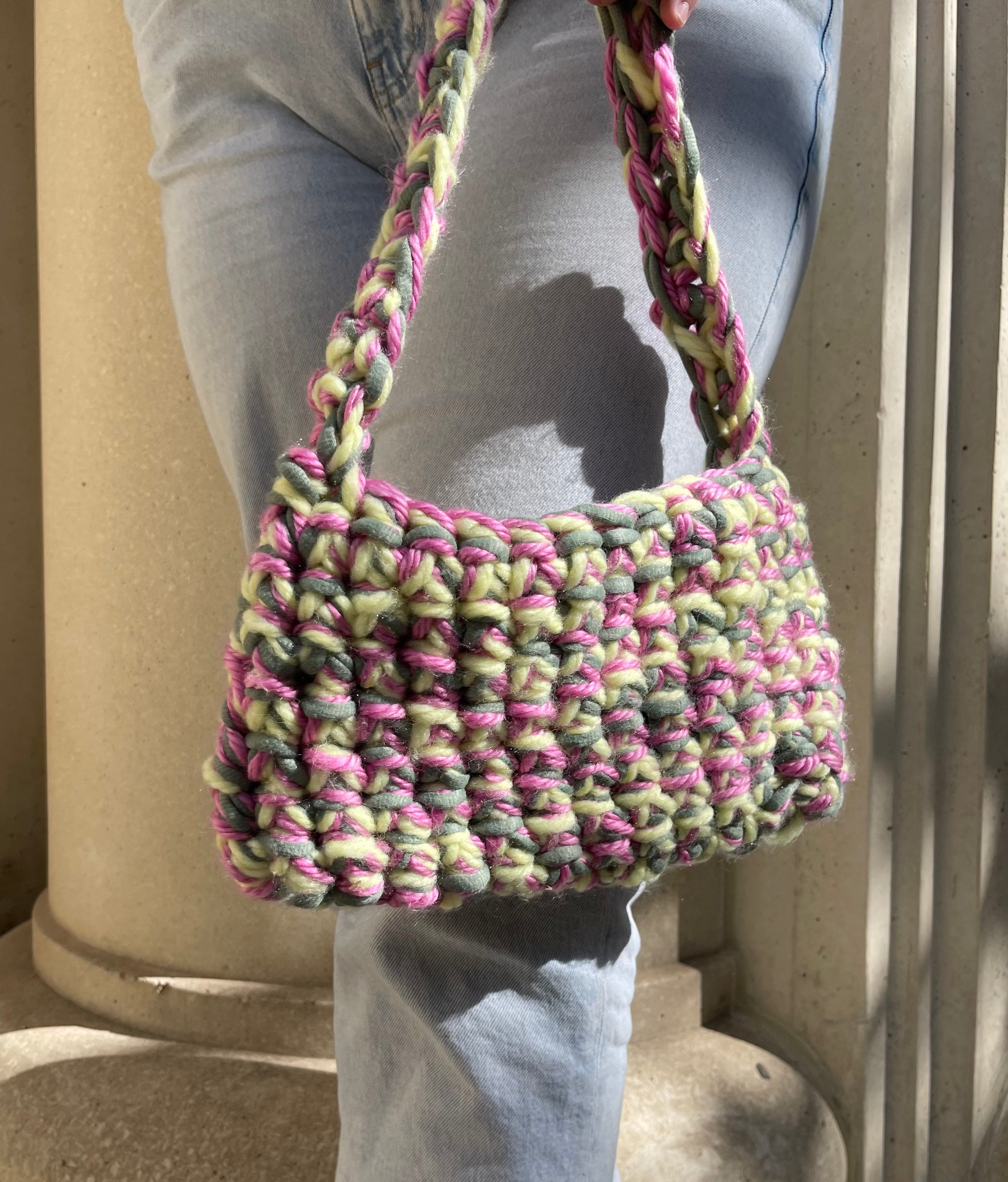 sac a main en crochet multicolore jaune vert rose