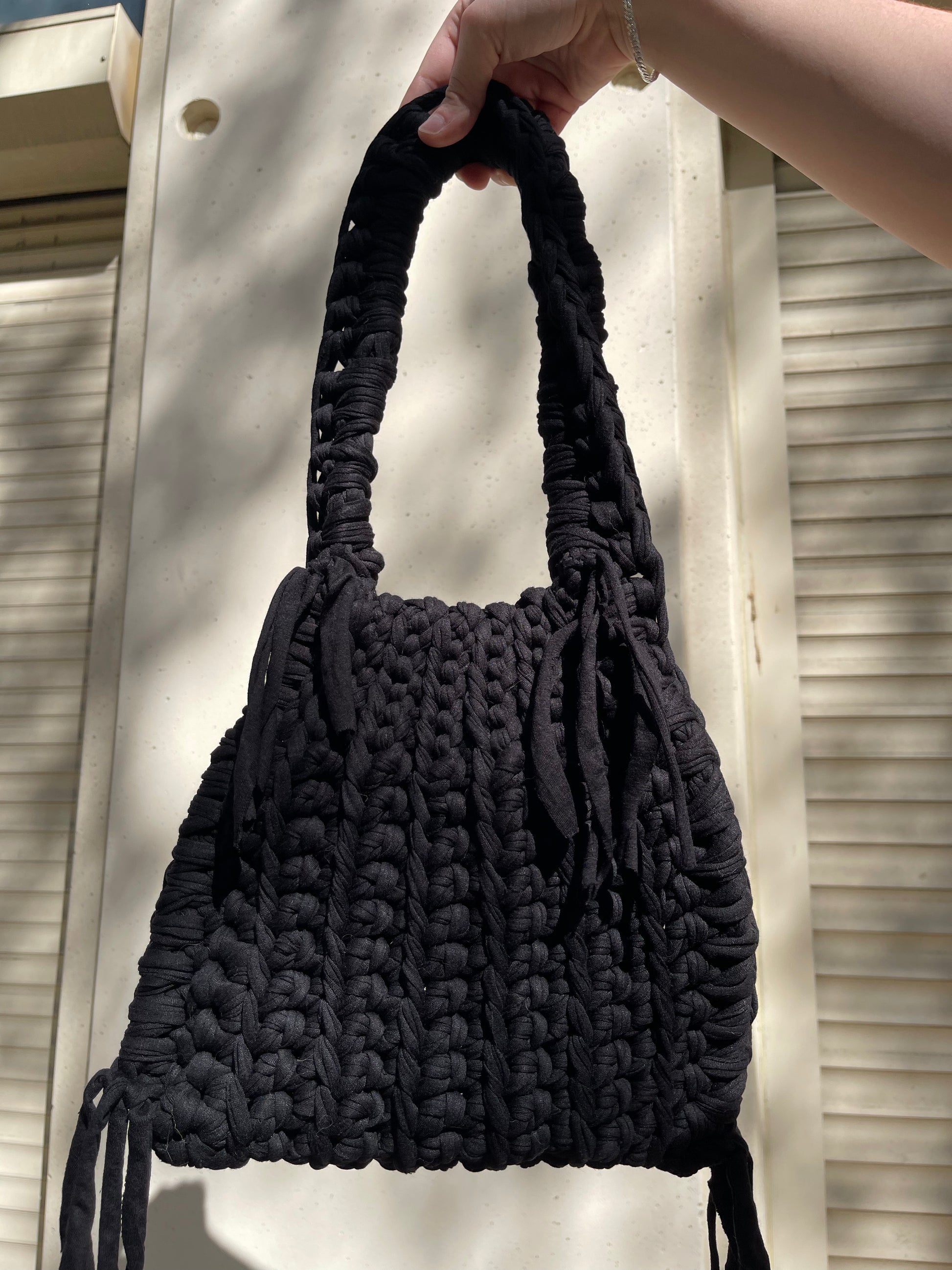 sac a main en crochet noir