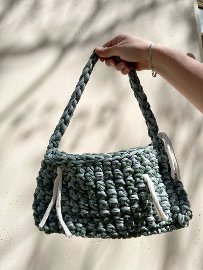 sac a main en crochet vert d eau et gris 