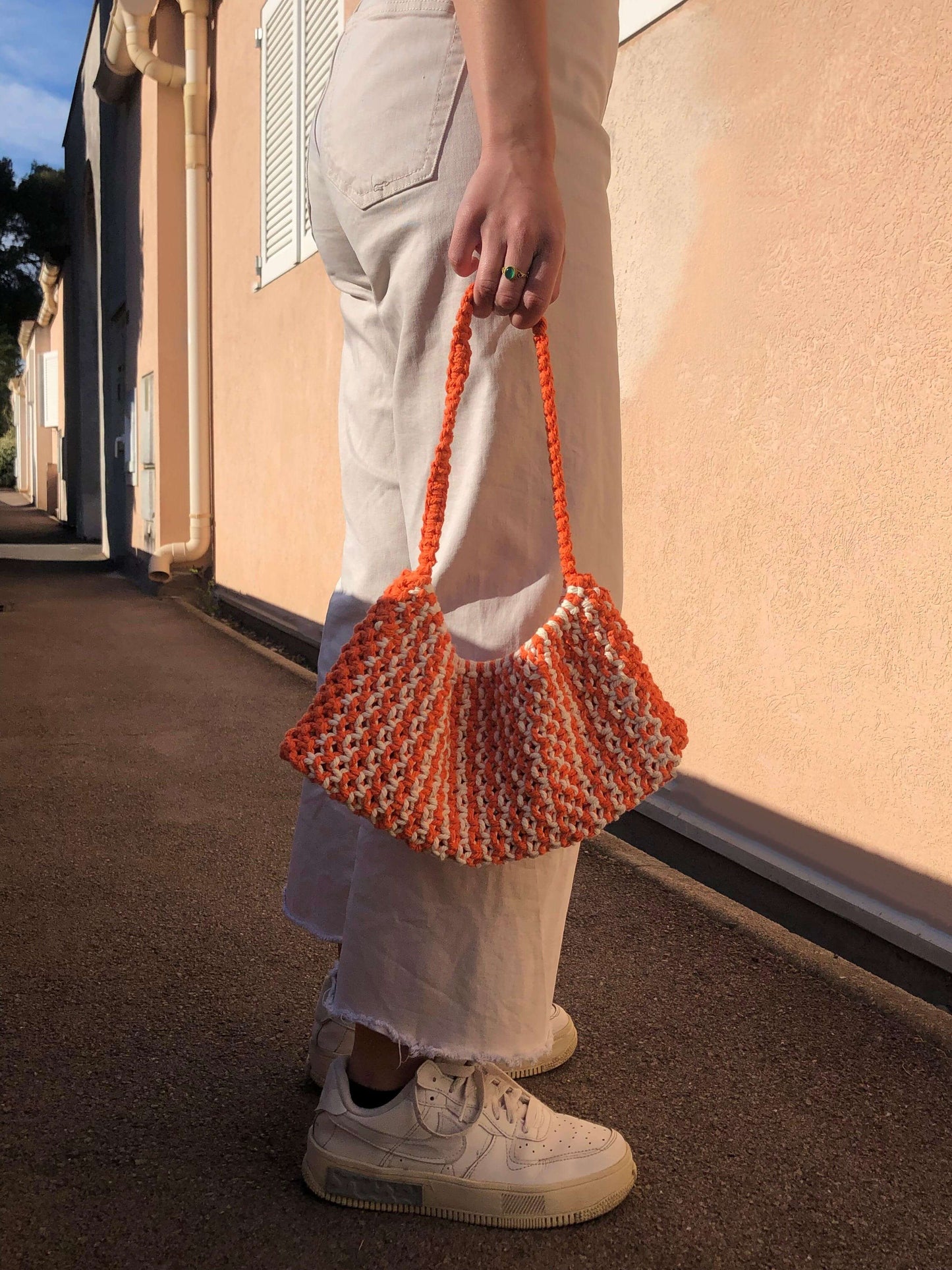 sac à main en macramé orange et blanc fait main