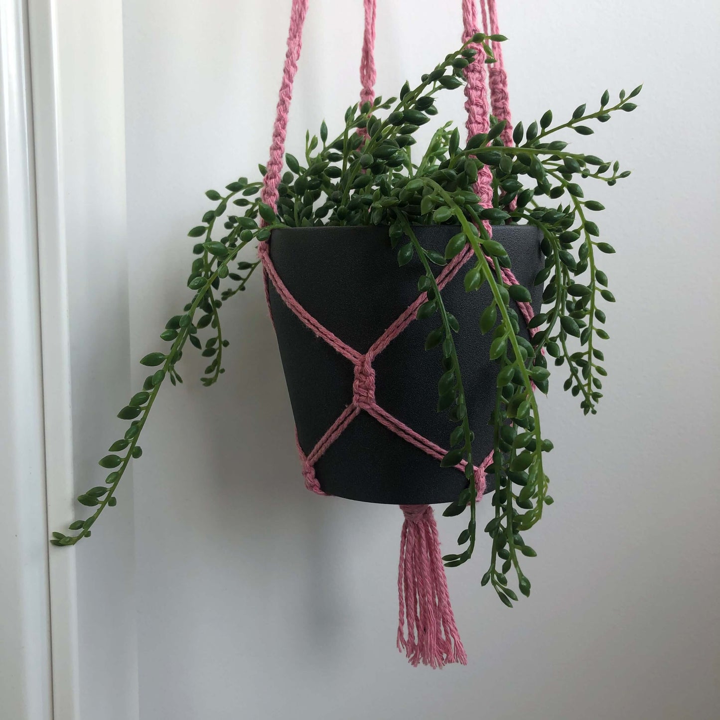 Suspension pour plantes en macramé rose - Padlockfr